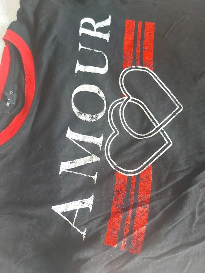 T-shirt amour noir et rouge - photo numéro 3
