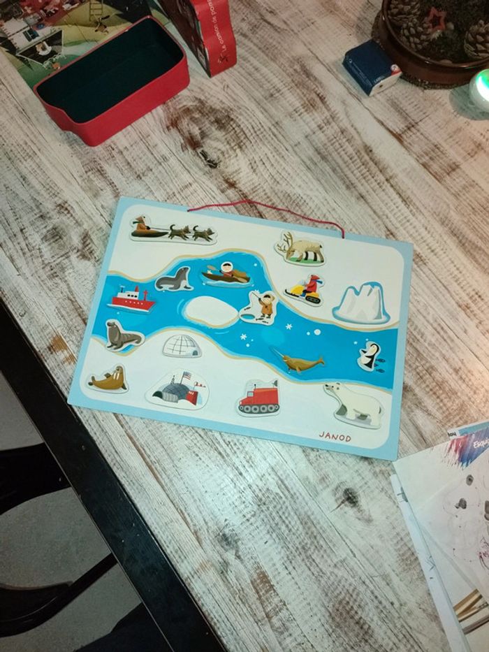 Planche aimantée avec éléments