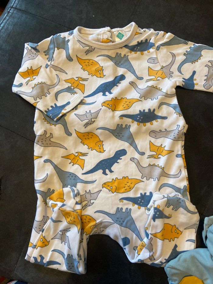 Lot 2 pyjamas 1 piece 6 mois - photo numéro 3