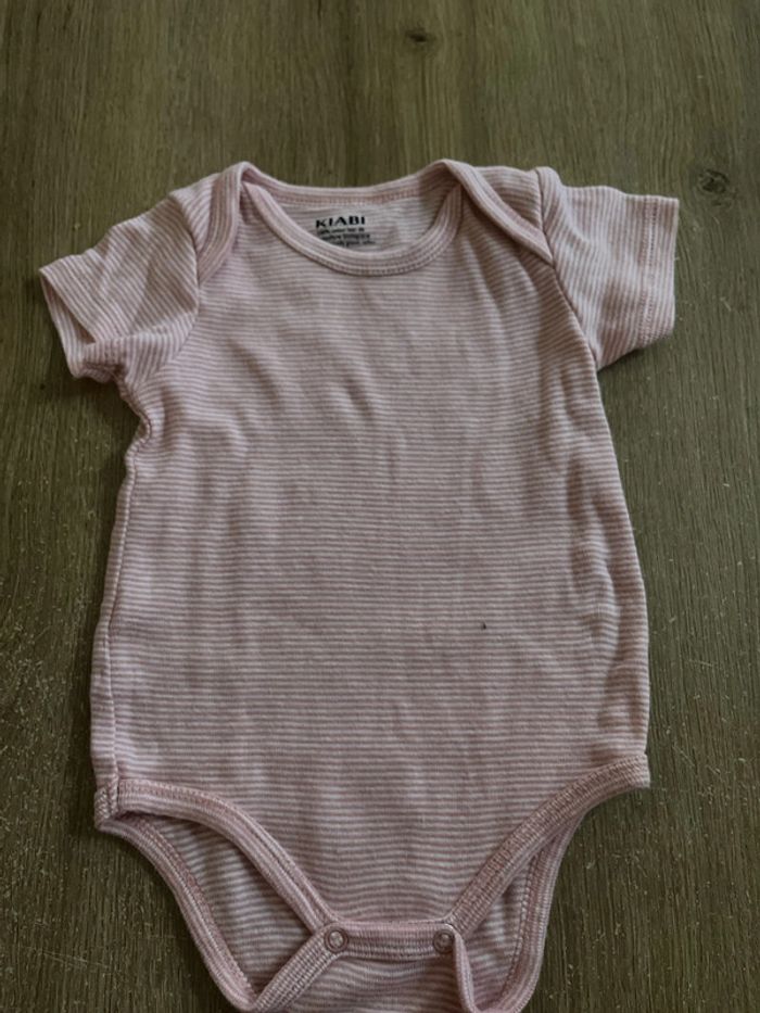 Lot bodies bébé fille 3 mois - photo numéro 2