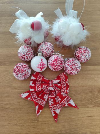 Lot de boules de Noël rouges et blanches , très bon état