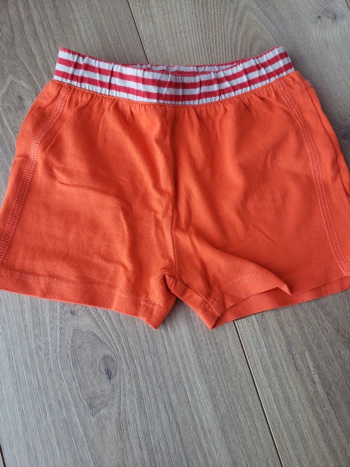 Lot shorts et salopette 09 mois - photo numéro 6