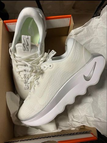 Baskets Nike motiva femme T38