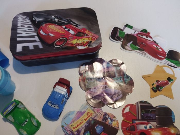 Peti boite cars avec stickers et accessoires - photo numéro 6