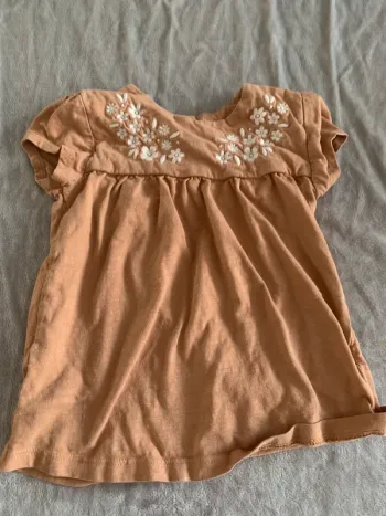 T-shirt bébé coton brodée fleurs couleur caramel