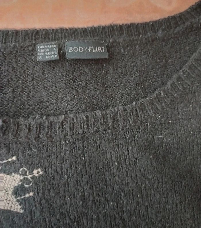 Pull noir avec fleurs brodées taille 44 , Bodyflirt - photo numéro 3