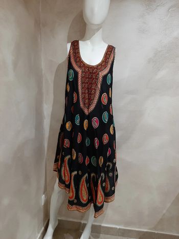 Robe d'été évasée noire motifs multicolores