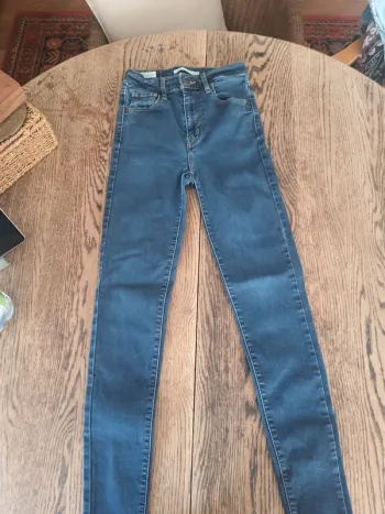 Jeans Levi's femme super skinny w25 fr 34/36