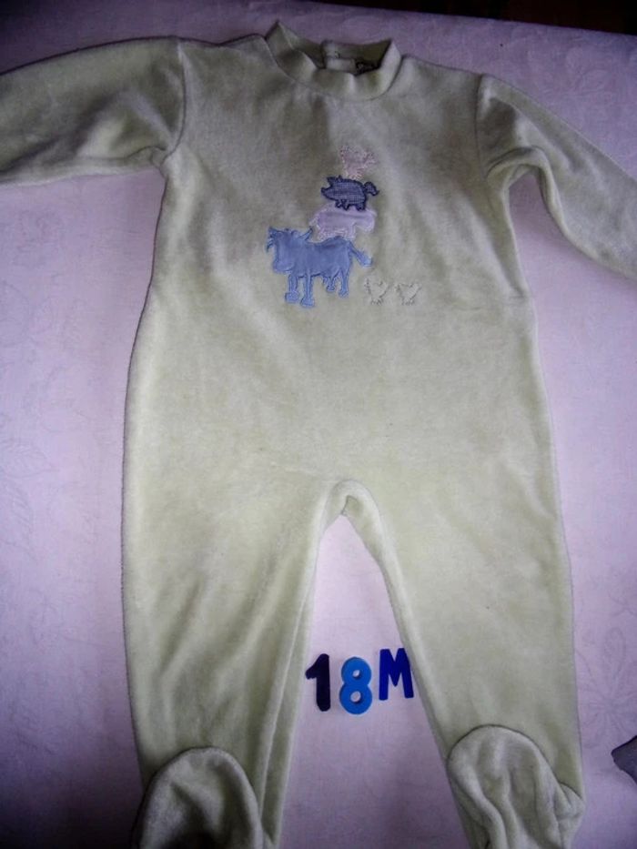 Lot 2 bodys + 1 pyjama- 18 mois - photo numéro 3