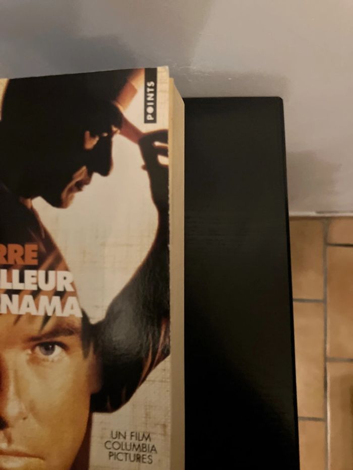 Livre. Le tailleur de Panama. - photo numéro 4