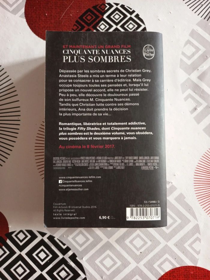 Livre cinquante nuances plus sombre - photo numéro 2