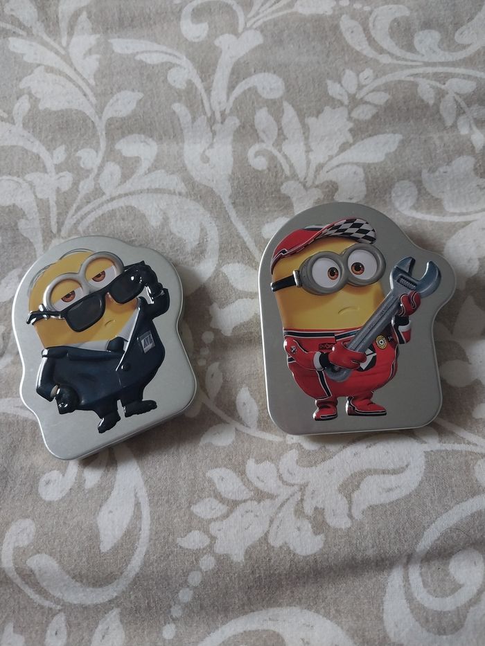 Lot de 2 petites boîtes les minions