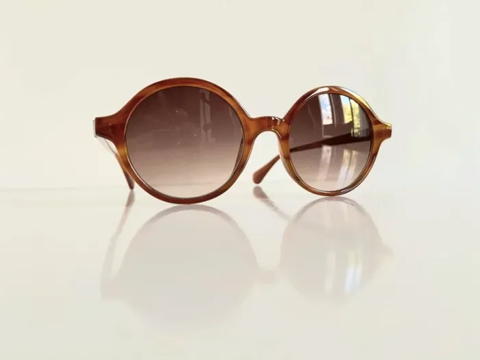 Lunette de soleil marron ronde mixte verres dégradés uvprotection catégorie 3