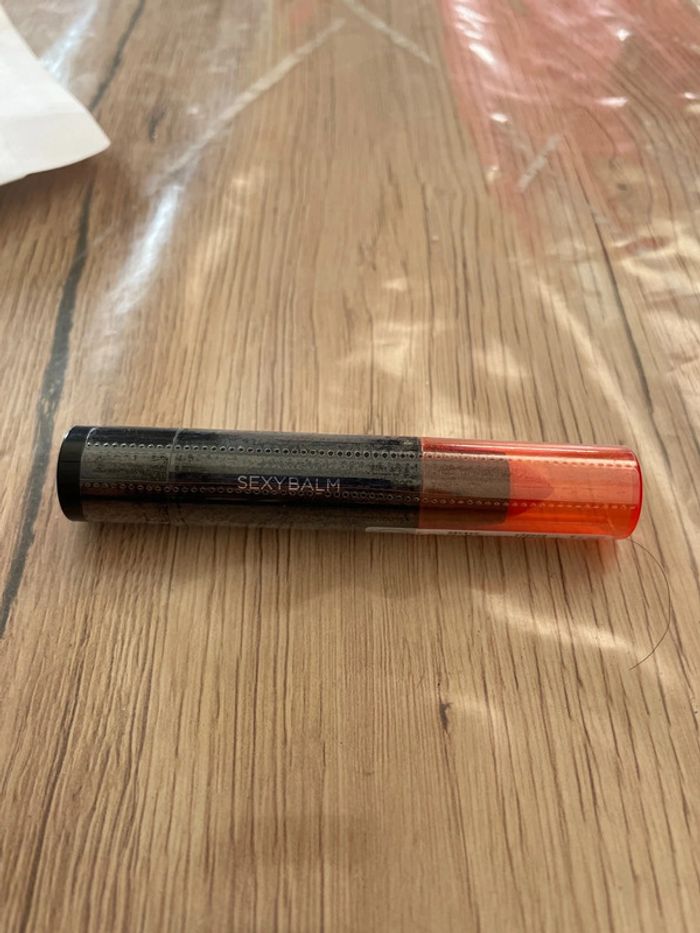 Rouge à lèvres orange n° 183