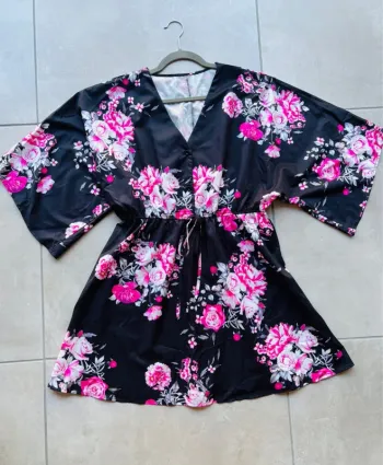 Magnifique robe fleurie neuve