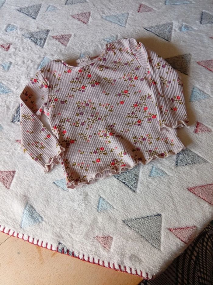 T-shirt avec fleurs 🌸 - photo numéro 2