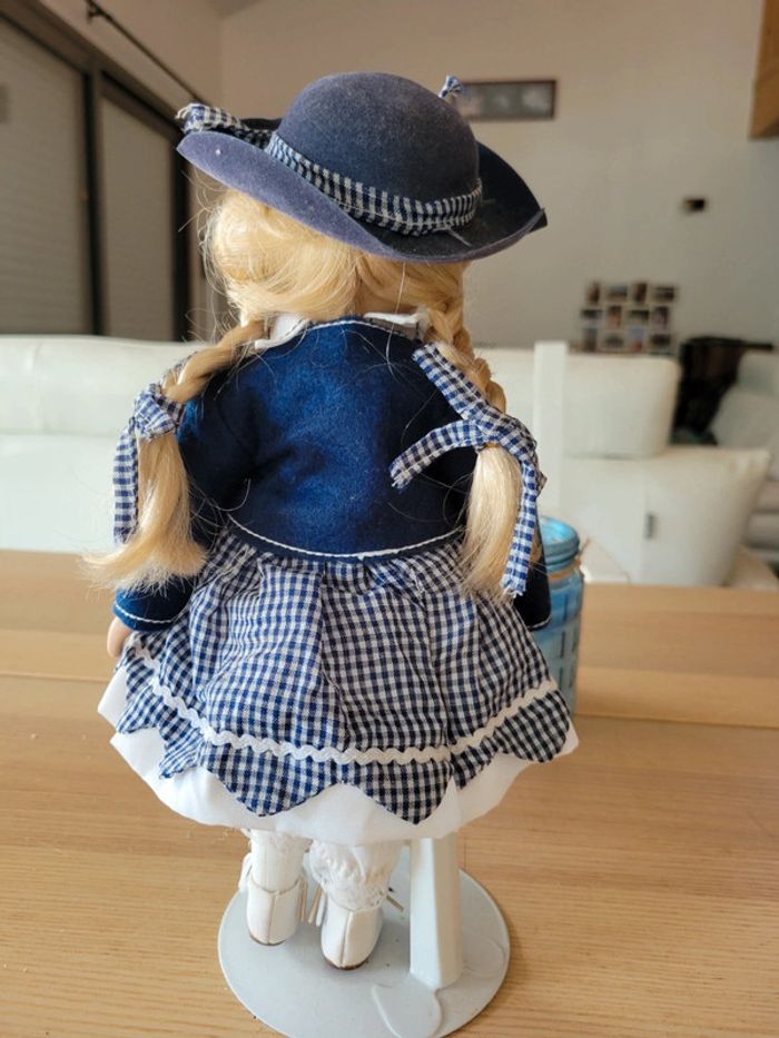 Poupée en porcelaine - photo numéro 3