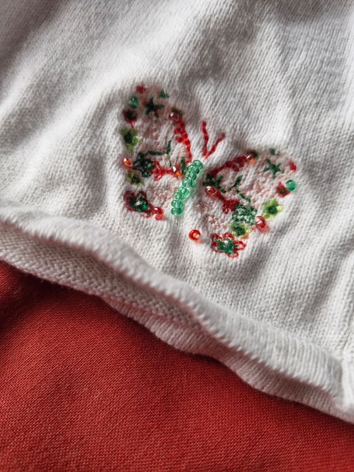 Superbe gilet style boléro papillon de perles - photo numéro 2