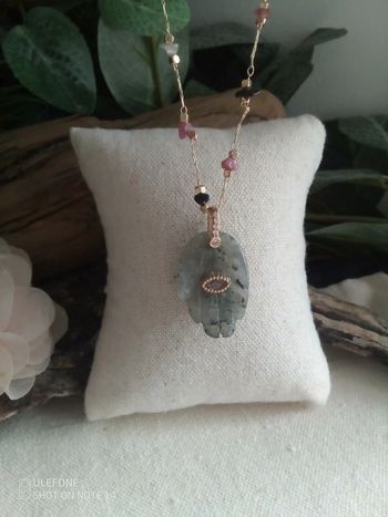 Collier protection main en pierre de labradorite