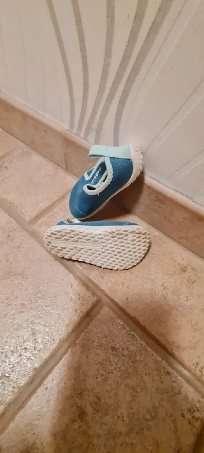 Chaussures de plage - Decathlon - Taille 22/23 - photo numéro 3