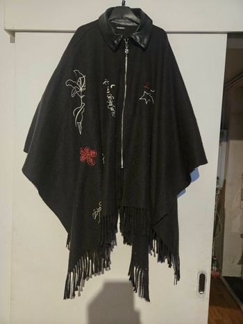 Cape poncho desigual