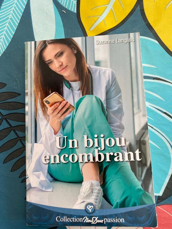 Livre « un bijou encombrant » Suzanne Langlais