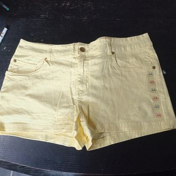 Short jaune taille 44