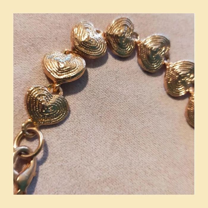 Bracelet vintage doré à cœurs gravés – Élégance intemporelle - photo numéro 2