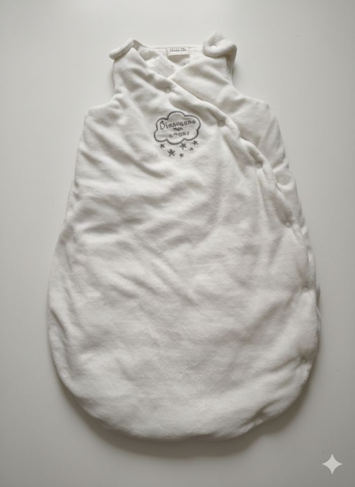 Lot naissance - gigoteuse tog 3, 7 pyjamas et 4 bodies - photo numéro 2