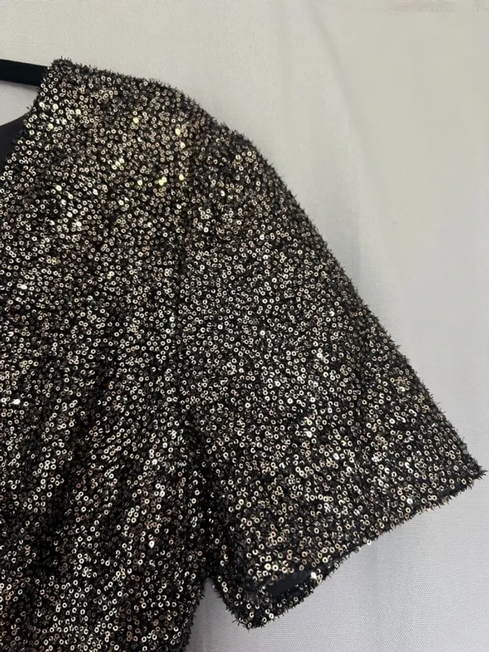 Robe à paillettes dorées - photo numéro 4