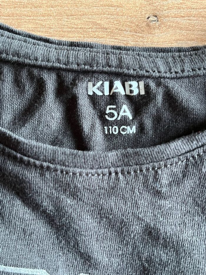 Je vend un lot de 5 tee shirt fille taille5 ans très bon état - photo numéro 9