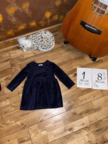 Jolie robe bleu marine en velours très bon état absorba 18 mois/81cm