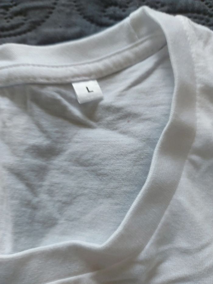 Tee-shirt femme neuf  "demain nous appartient " taille L - photo numéro 2