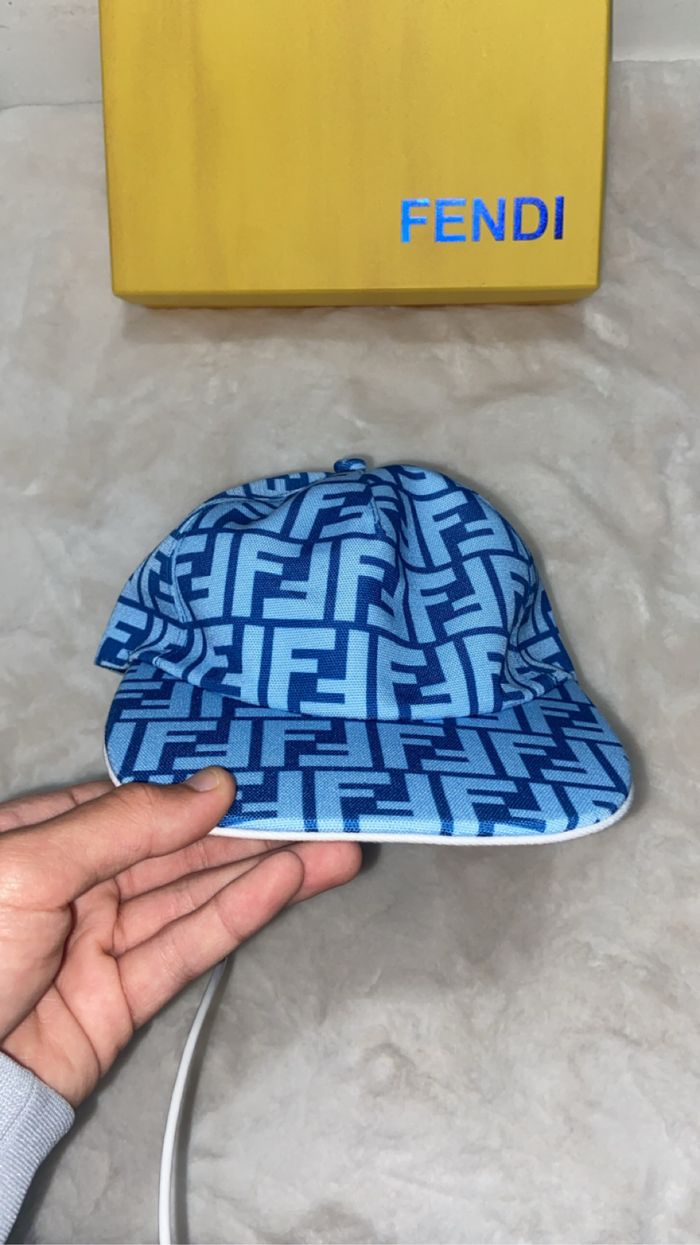 Casquette Fendi Bleu - photo numéro 2