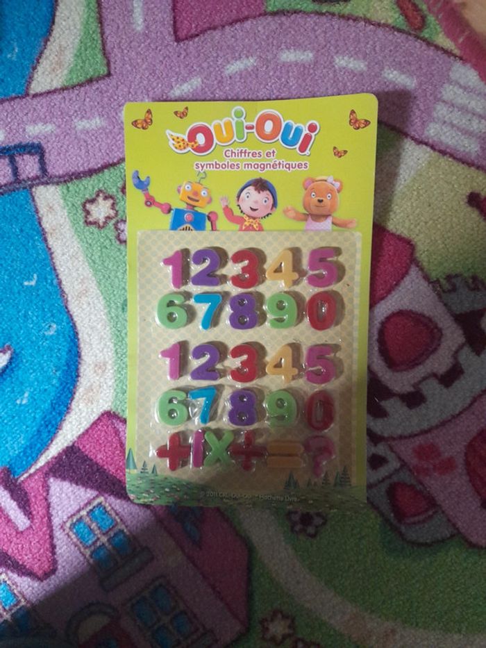 Chiffres et symboles magnétiques oui-oui