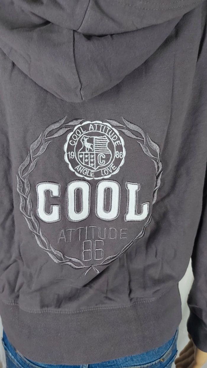Gilet gris/violet - à capuche - avec inscription dans le dos / coolcat taille M - photo numéro 6