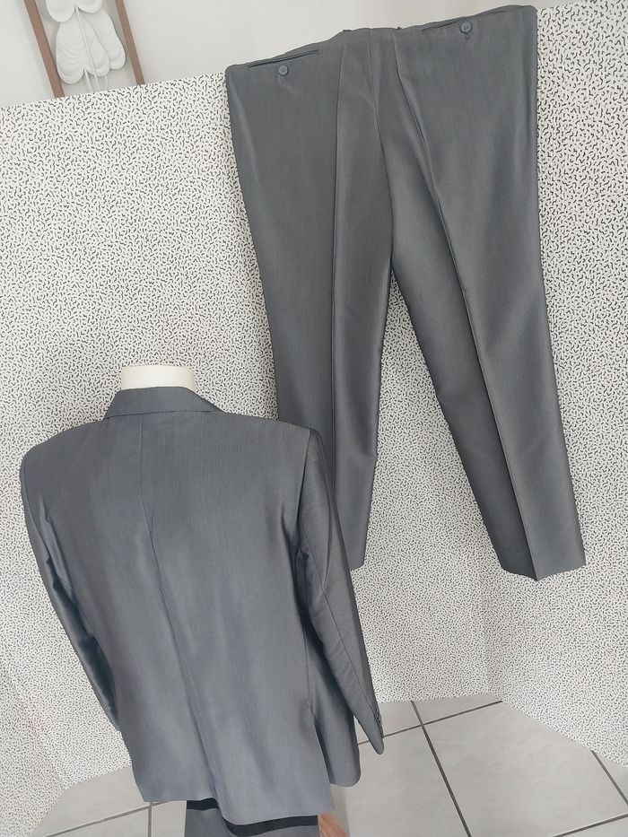 Costume homme Bryan H XL – Gris foncé – Porté 1 fois - photo numéro 2