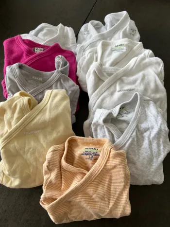 Lot de 9 bodies manches longues
