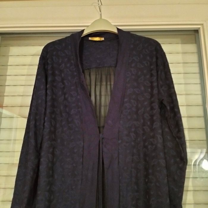 Gilet avec des détails de dentelle en très bon état - photo numéro 5