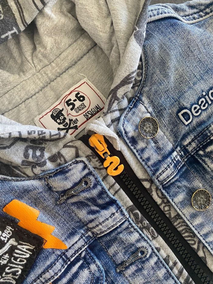 Veste zippée jean’s avec capuche et sans manche Desigual 5/6 ans - photo numéro 2