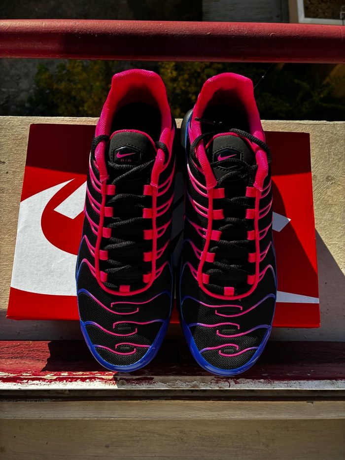 Nike Air Max Plus Noir/Racer Blue/Salsa Red/Hyper Pink - Taille 43 - Neuves - photo numéro 2