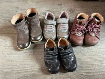 Lot de 4 paires de chaussures geox enfant fille pointure 23 et 25i