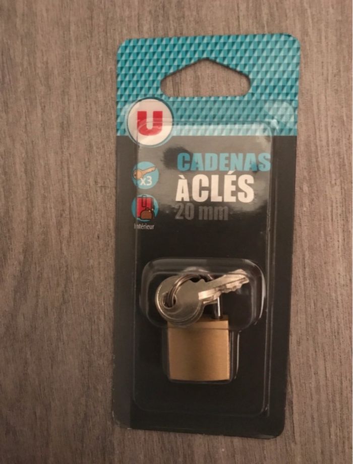 cadenas 20 mm avec 3 clés marque u sous blister neuf pour valise, casier etc