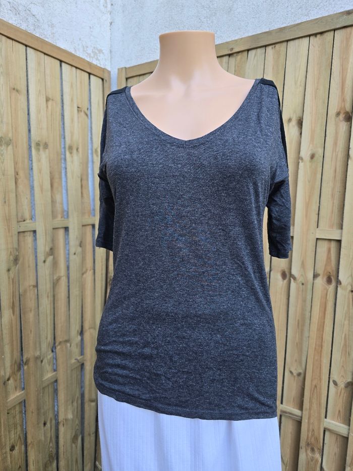 Tee-shirt très bon état 🍒naf naf🍒taille 34 voir 36 - photo numéro 2