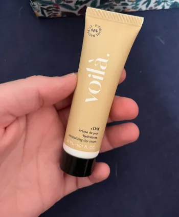 Crème de jour hydratante voilà. Neuve