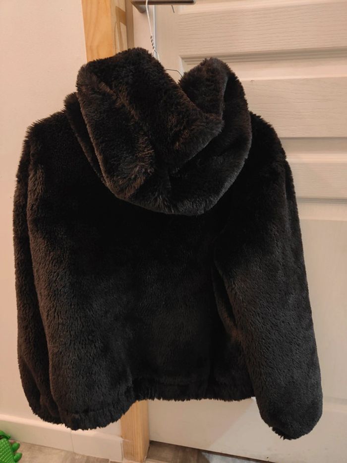 Veste fourrure noire a capuche - photo numéro 2