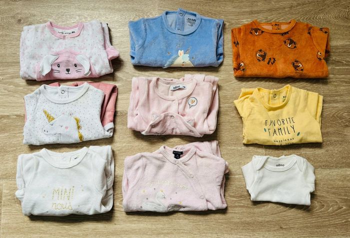 Lot de 8 pyjamas une pièce & 1 body manche longue / Taille 1 mois - photo numéro 2