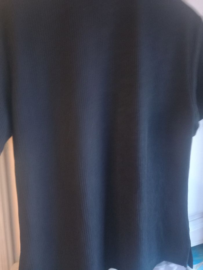 Polo noir avec cœur - photo numéro 6