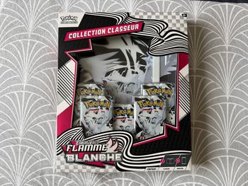 Coffret Pokémon Flamme Blanche + classeur – Neuf sous scellé ⚡️