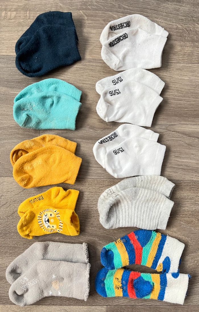 Lot de 10 paires de chaussettes dont une paire antidérapante pointure 15 16